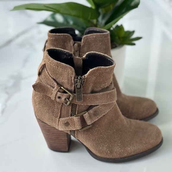 GUESS Boots Women's Tan Brown Western Suede Ankle Booties Cowgirl 6 - Picture 1 of 11